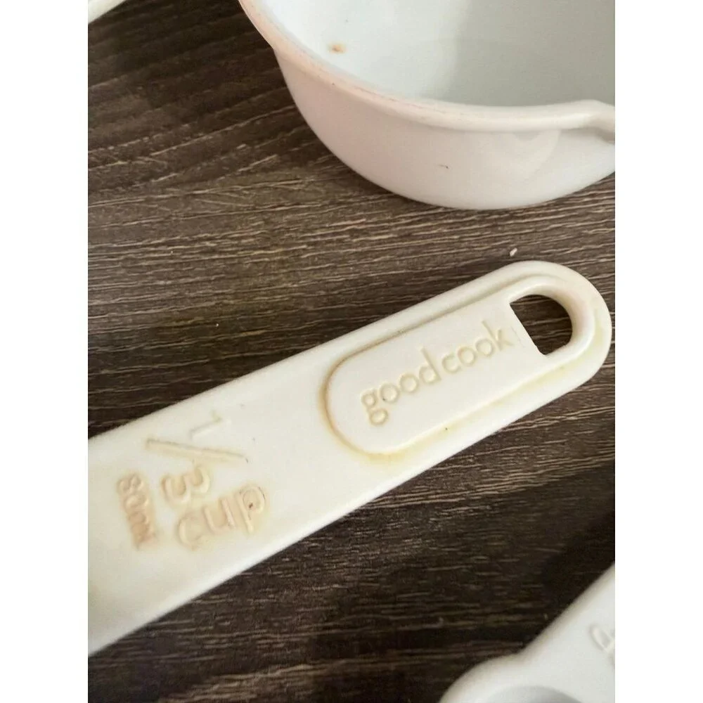Good cook vintage white measuring cups